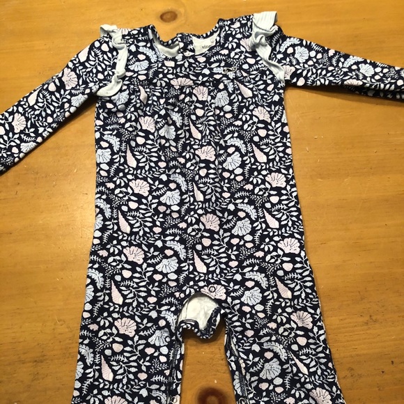 Girls vineyard vines onesie - Picture 1 of 5